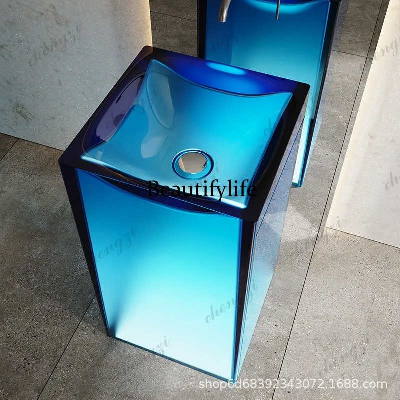 Kolumnowa umywalka z przezrocz – Resin Art In Floor recenzja i cena